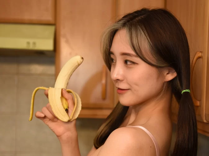 Cover for GGotBBang (꽃빵) – VVIP Gallery – Banana